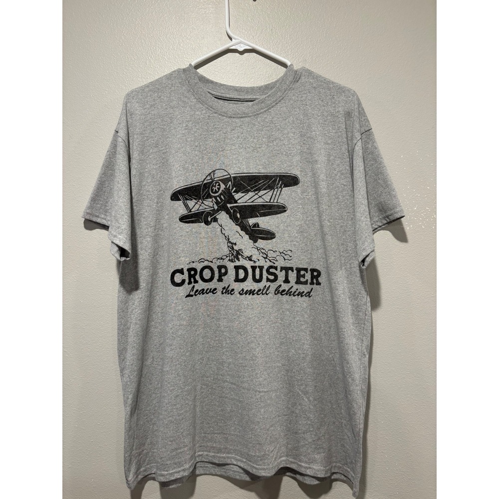 Brisco Brands Mens Crop Duster Leave The Smell Behind Graphic T-Shirt Gray L